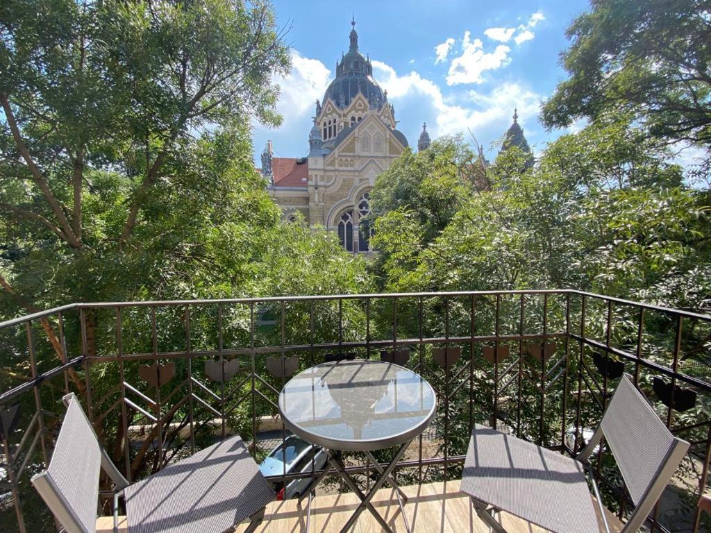 Synagoge view loft bestern Szeged Buitenkant foto